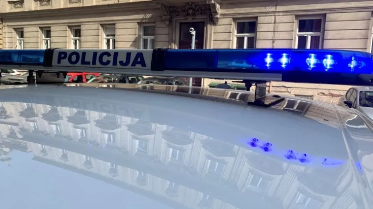 Pijan bježao s mjesta nesreće pa se zabio u zid i skr&scaron;io auto: 'Govorio da ga je žena ostavila i gađao nas opu&scaron;cima'