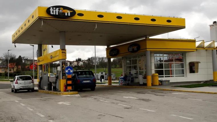 Prvo INA, sad i Tifon zbog Vladine uredbe najavio: 'Prodaja premium goriva do isteka zaliha'
