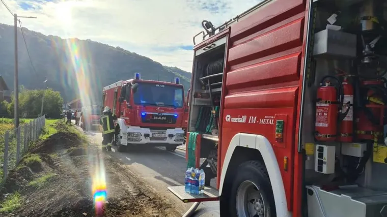 Buknuo požar u kući Dvoru, vatrogasci su brzo stigli, ali: 'Krenuli smo s ga&scaron;enjem i prona&scaron;li tijelo starije žene...'