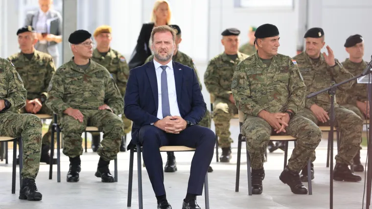 Banožić odgovorio Milanoviću: 'Napadi predsjednika neće me zastra&scaron;iti jer ja sam 'dečko iz Vinkovaca''