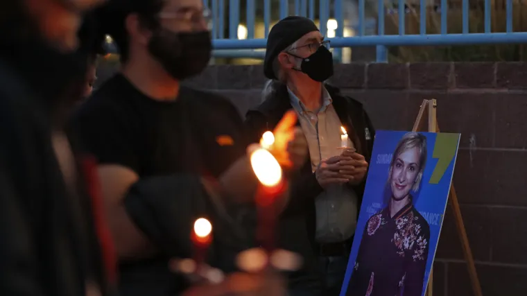 U javnost je izi&scaron;la snimka na kojoj članica produkcije zove upomoć nakon &scaron;to je glumac Baldwin ustrijelio Hutchins