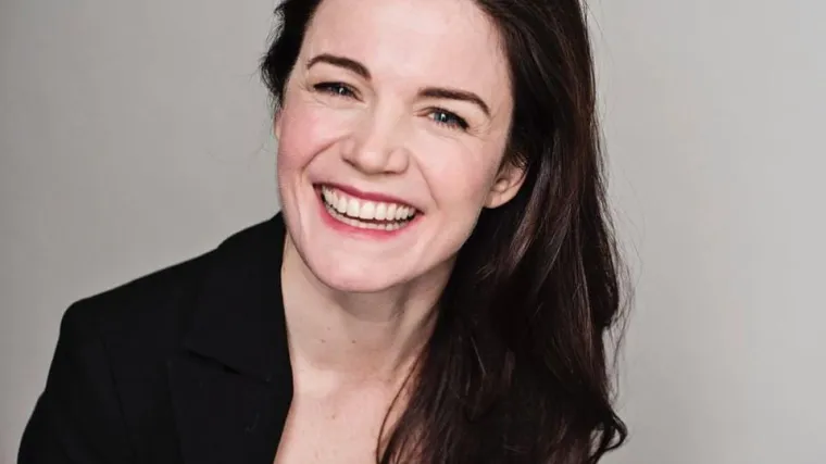 Glumica nakon cijepljenja AstraZenecom dobila moždani i jedva preživjela: Izrezali su joj dio lubanje, ponovno uči hodati i govoriti