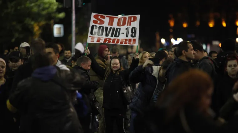 U Srbiji nakon 22 sata u kafiće samo s covid potvrdom: Evo &scaron;to kažu građani, a &scaron;to znanstvenici