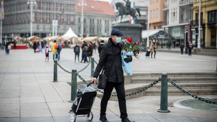 U hrvatskim gradovima čula se jaka buka. Mnogi su mislili da je novi potres, ali bilo je to probijanje zvučnog zida