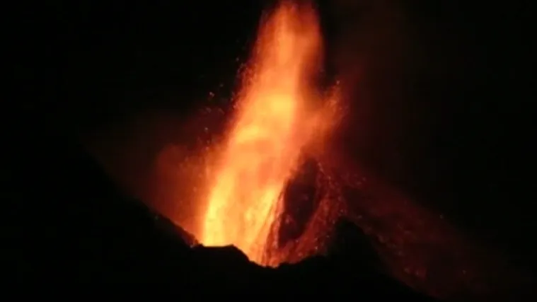 VIDEO Fontana lave: Sve aktivniji vulkan na La Palmi guta sve pred sobom!