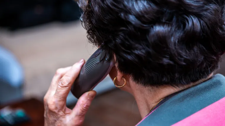 Starica prevarila prevarante: Podmetnula im je toalet papir i staklenku krastavaca