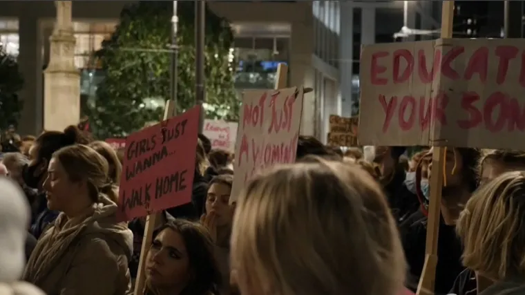 U Britaniji prosvjedi za sigurnost žena: Sve vi&scaron;e slučajeva podmetanja droge, stavljaju je u piće ili ubodnom u nogu