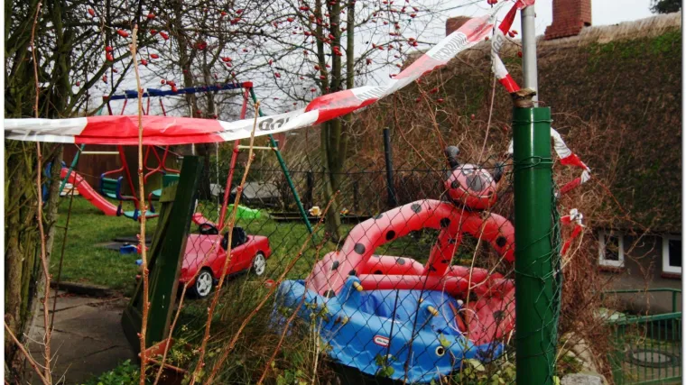 Stra&scaron;no! Automobilom se zabio u grupu djece ispred vrtića. Najmanje troje djece je te&scaron;ko stradalo