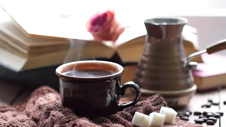 Istine i zablude o kavi! Mnogima je nezamislivo započeti dan bez nje, a napokon smo dobili i odgovor uzrokuje li nesanicu