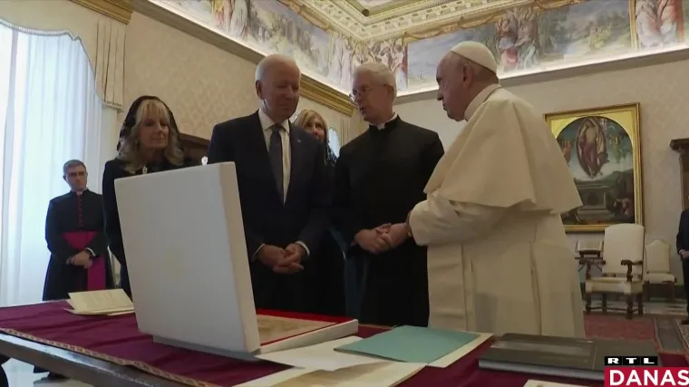 Biden Papi na susretu u Vatikanu rekao: 'Ti si najveći borac za mir kojeg sam ikada poznavao'