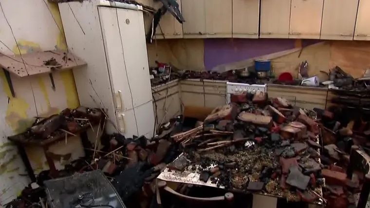 Dokumenti i nekoliko školskih knjiga - to je sve što je ostalo obitelji sa šestero djece u Slavoniji kojima je kuća izgorjela do temelja. Svi detalji ove strašne tragedije