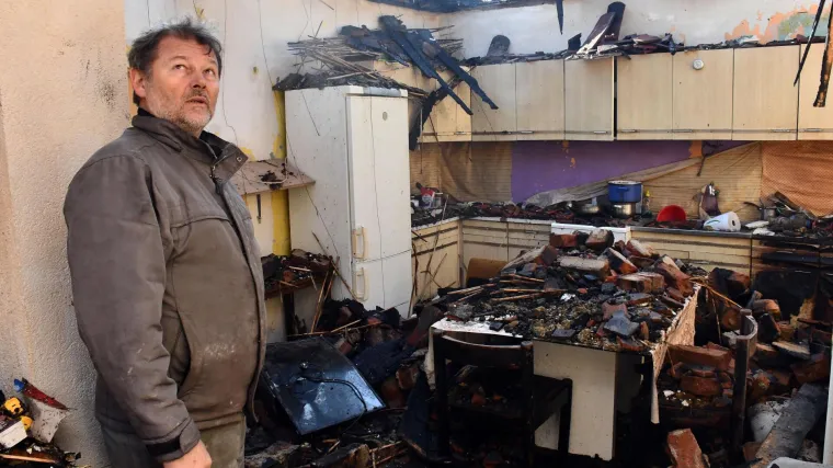 FOTO Osmeročlana obitelj u požaru je izgubila sve: Roditelji i &scaron;estero djece ostali su bez krova nad glavom
