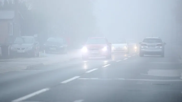 HAK podsjeća: Od 1. studenog danju obavezna svjetla na vozilima, u nekim krajevima nova privremena regulacija prometa