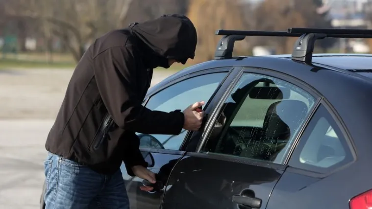 Djedica u akciji: U Nedeli&scaron;ću provalio u auto i 'maznuo' novčanik s novcem i bankovnim karticama