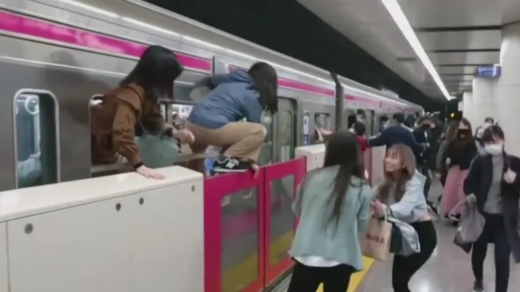 UZNEMIRUJUĆE SNIMKE Vikend zabave povodom Noći vje&scaron;tica rezultirale su i stravičnim napadima, pucnjavama