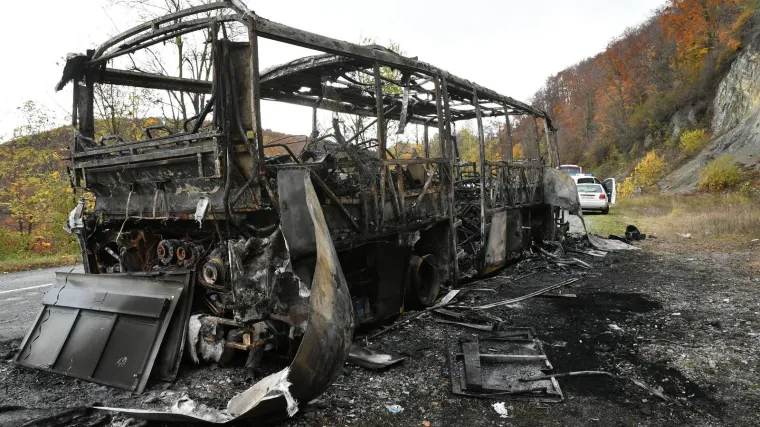 Naoružani mu&scaron;kraci oteli pa zapalili autobus u Sjevernoj Irskoj