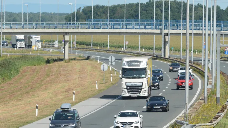 Slovenci uveli nova pravila: Šleperi ne smiju pretjecati, kazne 300 eura