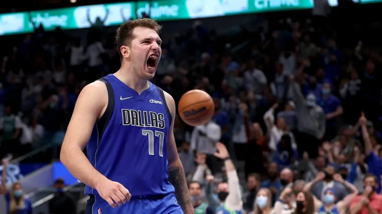 Pogledajte nestvarnu tricu Luke Dončića sa skoro pola terena