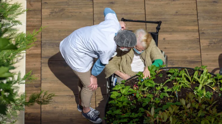 'Tko nije cijepljen, ne bi smio raditi u domovima za starije!', njemački liječnici traže stroge mjere nakon novog pomora