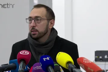 Zagrebački gradonačelnik Tomislav Toma&scaron;ević na konferenciji za medije