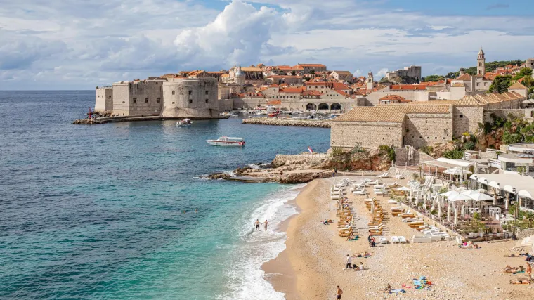 U Dubrovnik će do kraja mjeseca uploviti jo&scaron; desetak kruzera, sletjeti 40-ak aviona, a onda sezona i službeno može zavr&scaron;iti