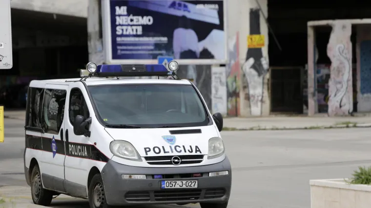 Mostarska policija u napu&scaron;tenom objektu prona&scaron;la vezanu polugolu djevojku: 'Hospitalizirana je'