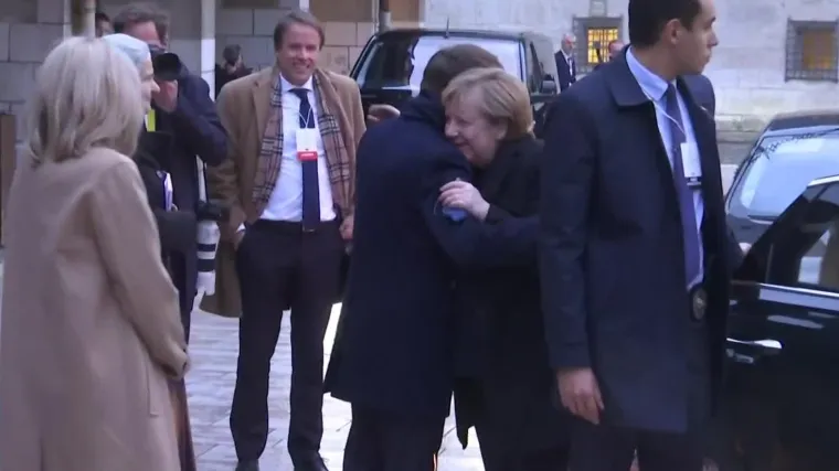 Ispijanje vina i pijanistički koncert: Opro&scaron;tajka za Merkel u francuskom stilu