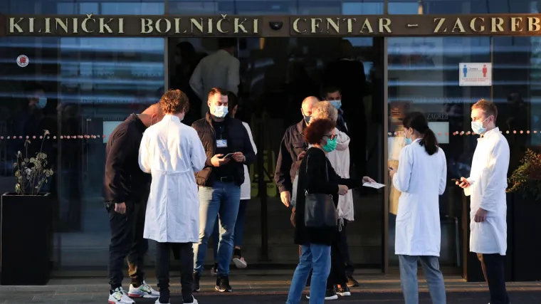 Djelatnicima KBC-a Zagreb prijete otkazi zbog necijepljenja: Radnici prijete tužbom