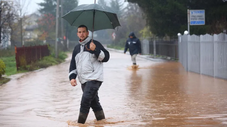 FOTO Katastrofa u Sarajevu: Veliki dio grada bez struje, Miljacka prijeti izlijevanjem iz korita