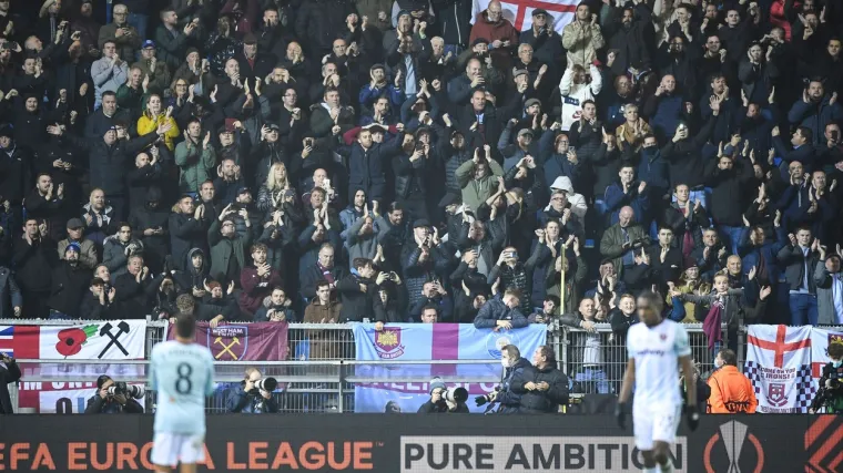 Navijač West Hama ostao bez prsta, redar mu ga ostavio na ogradi