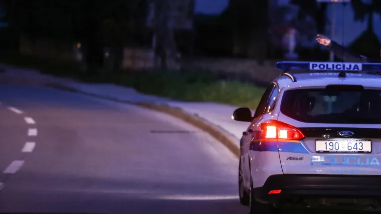 Čovjek poginuo u te&scaron;koj nesreći: U kasni sat Astrom sletio s ceste i prevrnuo se