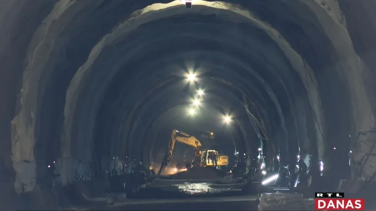 Probijen i zadnji tunel s pristupnim cestama Pelje&scaron;cu. Preko mosta prelazit ćemo već na proljeće