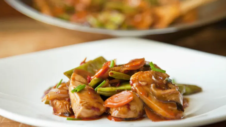 Recept za jednostavnu i brzu wok piletinu