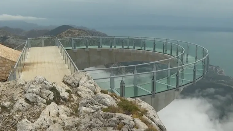 &Scaron;etnja među oblacima vi&scaron;e nije moguća!  Najveća atrakcija Biokova vidikovac Skywalk zatvoren je početkom studenog