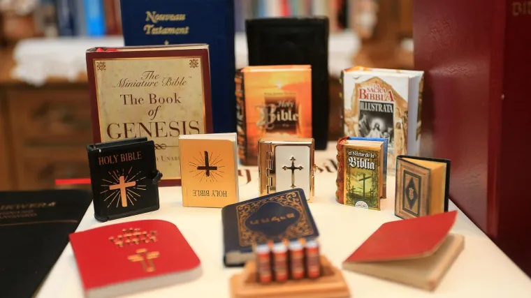 Prona&scaron;li Bibliju iz doba kralja Richarda III - ima samo pet grama i dugačka je 1,5 centimetara