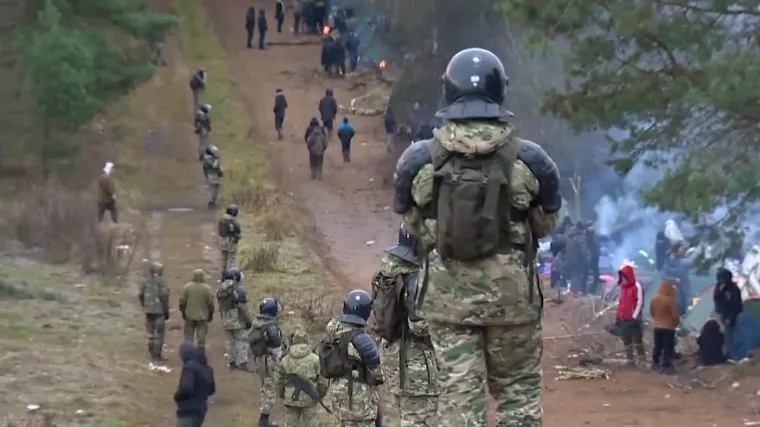 Migranti koje &scaron;alje Luka&scaron;enko na EU, optužbe s obje strane za hibridni rat, a ljudi izmučeni, pretučeni, na njih se puca