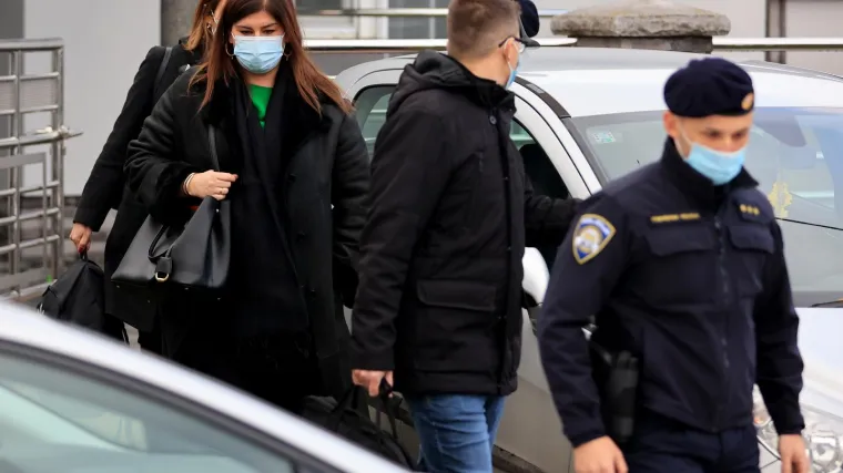 Uhićena biv&scaron;a HDZ-ova ministrica Žalac i jo&scaron; tri osobe. Istražitelji u pretresu njezine kuće, suprug se obru&scaron;io: 'Kako vam nije žao djece'