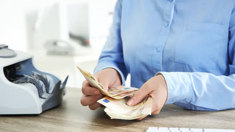 Bankarica umirovljenici s računa uzela 150.000 eura! 'Novac je podizan uvijek u vrijeme kada ja nisam bila u RH'