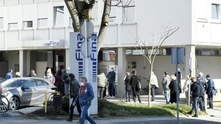 Hrvati grcaju u dugovima: 242 tisuće građana blokirano, dug se s kamatama popeo na 25 milijardi kuna