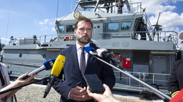 Banožić odobrio prijevoz 19 biskupa ratnim brodom! Vikar o MORH-u: 'Mogli su nam reći 'ne', ali nisu'