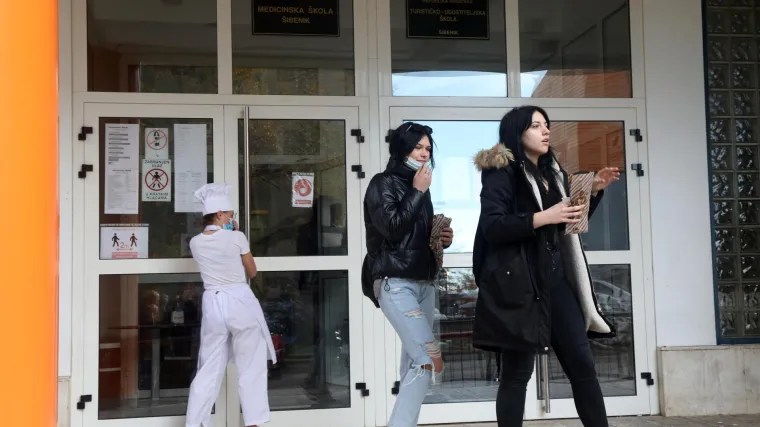 'Duboka je podjela u dru&scaron;tvu pa i u zbornicama': Koliko su &scaron;kole spremne za nove mjere? Uz COVID potvrde i na praksu!