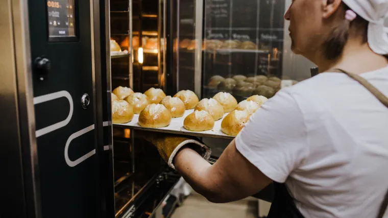 Direktorica usluživala kupce, a nije nosila za&scaron;titnu masku. Kažnjeni su i ona i pekarnica