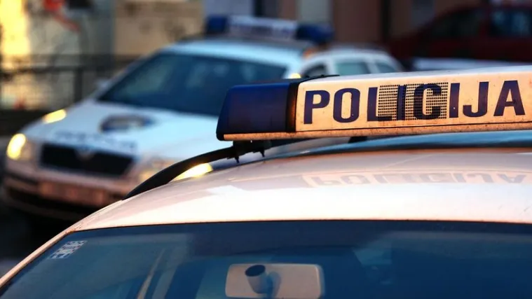 Policija opet intervenirala u Slovenskoj ulici: Nekoliko osoba ušlo u prazan gradski prostor