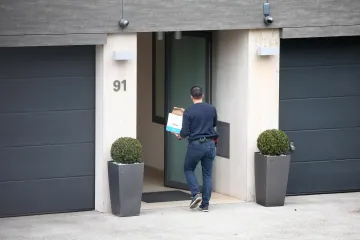 FOTO - Piruška Canjuga privedena na ispitivanje u DORH: Policija opet pročešljala njezin dom u elitnom zagrebačkom naselju