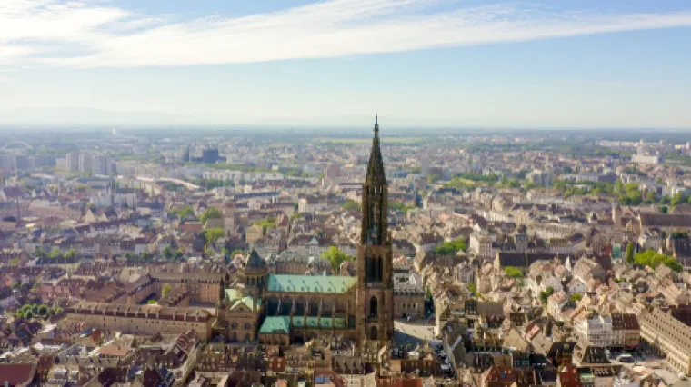 Mladić se zapalio ispred katedrale u Strasbourgu: Interveniralo je desetak vatrogasaca
