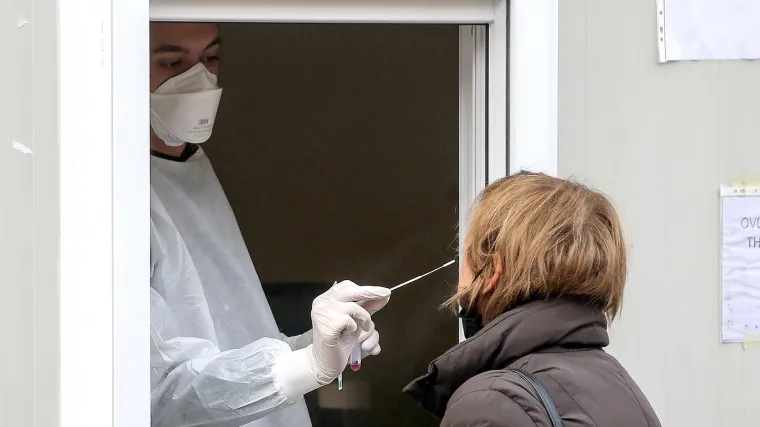 Saznali smo čime se steriliziraju štapići za nos za korona testove - to je plin etilen-oksid