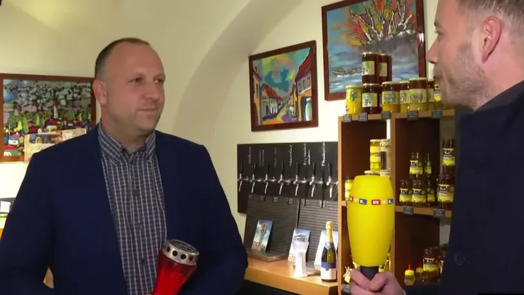 Prije 10 godina je doselio u Vukovar i osmislio lampion u obliku najprepoznatljivijeg simbola grada