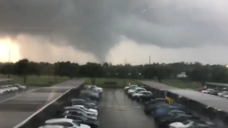 VIDEO Sicilijom haraju snažne oluje: Mu&scaron;karac iza&scaron;ao iz kuće, odnio ga tornado i ubio