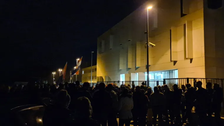 VIDEO Stihovi 'Oj Hrvatska mati' odzvanjali Triljem i Vinkovcima: Protivnici COVID potvrda do&scaron;li pred policijske postaje