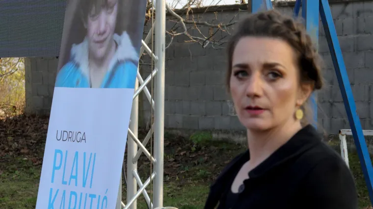 Ona je djevojčica u plavom kaputiću koja je pokazala nemoć i nebrigu međunarodne zajednice o Vukovaru. Sada je o njoj iza&scaron;ao film